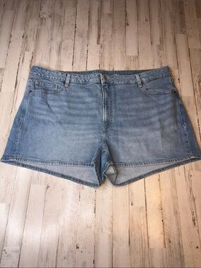 Old Navy O.G. Straight High Rise Light Wash Denim Shorts Plus Size 24